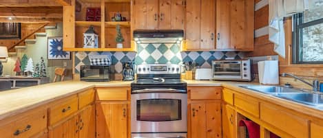 ثلاجة، ميكروويف، فرن، موقد طهي مسطح