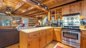 冰箱、微波炉、烤箱、炉灶