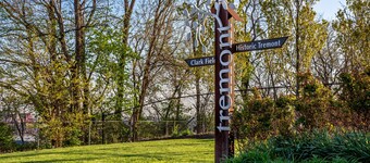 Tremont - Bright 2BR apt-Pet Friendly, Conv. to Stadiums, Clinic, Museums & More