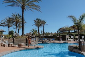 Caja de seguridad en la habitación y decoración personalizada