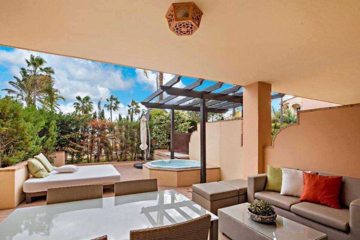 Suite de lujo, 1 habitación, hidromasaje | Caja de seguridad en la habitación y decoración personalizada