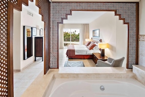 In-room safe, desk, laptop workspace, iron/ironing board - Wyndham Grand Costa del Sol (Mijas)