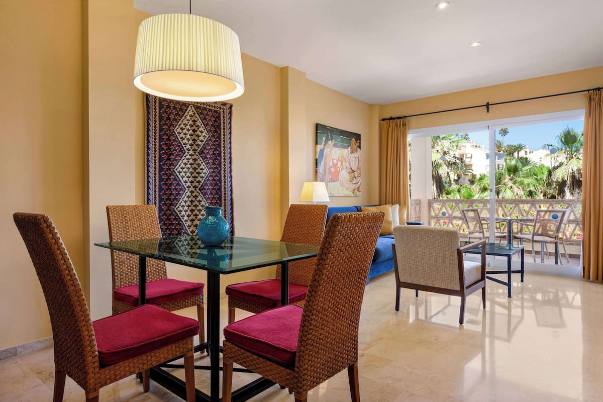 2 bedrooms, in-room safe, individually decorated, desk