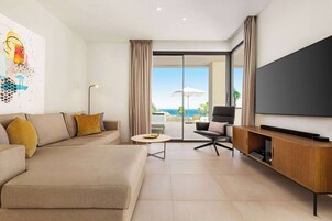 Caja de seguridad en la habitación y decoración personalizada 