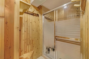 Combined shower/tub, hair dryer, towels, shampoo