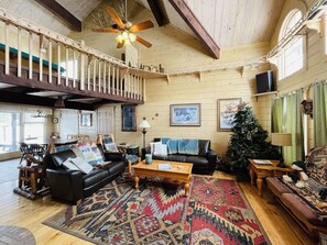 Televisie en een open haard