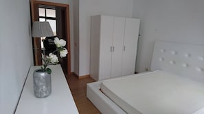 1 dormitorio, tabla de planchar con plancha, wifi gratis y ropa de cama