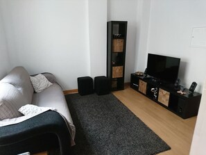 TV - Apartment 'Faro City Center Apartment I' with Private Outdoor Area, Wi-Fi & A/C (Faro)