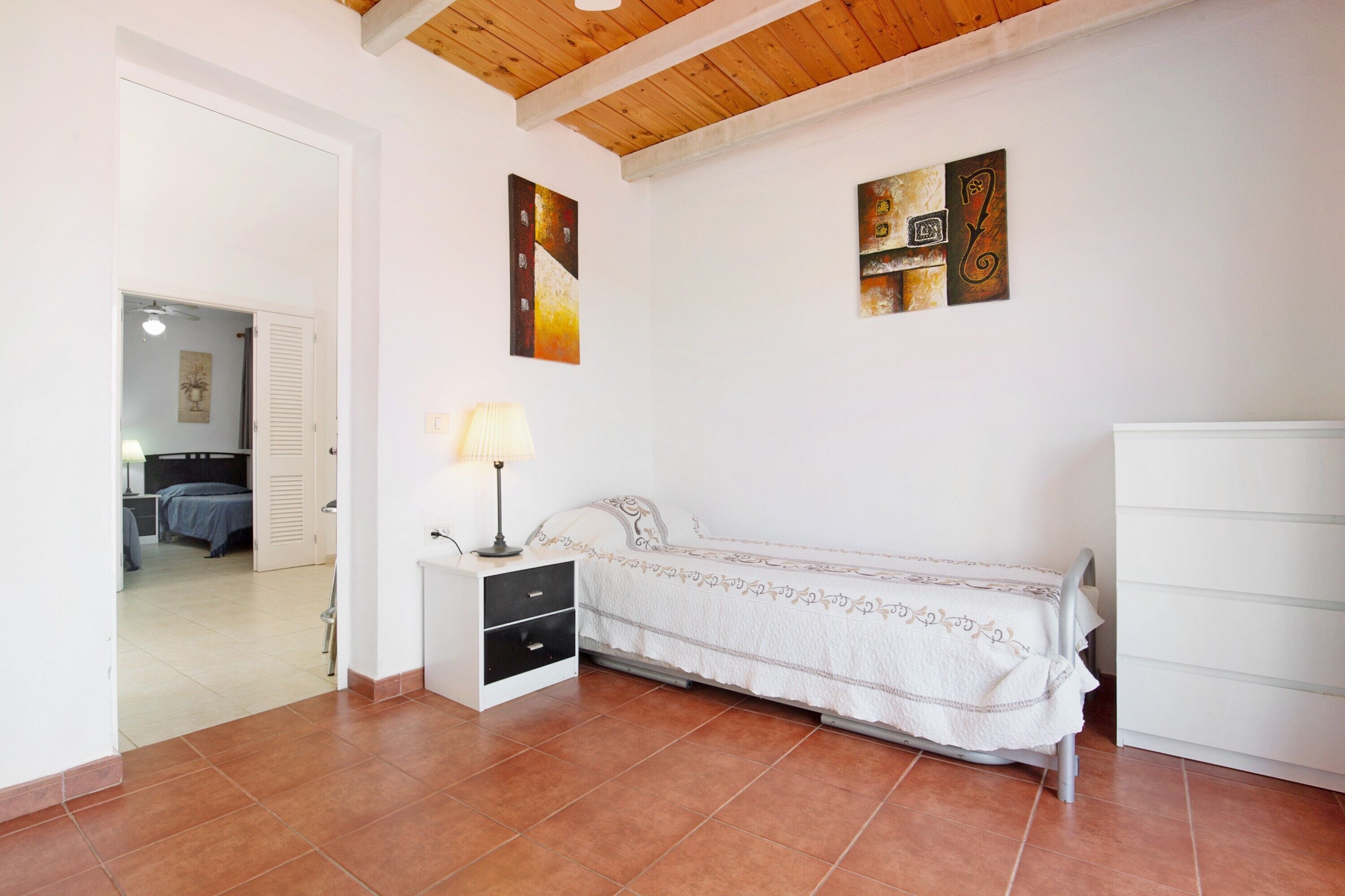 3 chambres, fer et planche à repasser, Wi-Fi gratuit, draps fournis