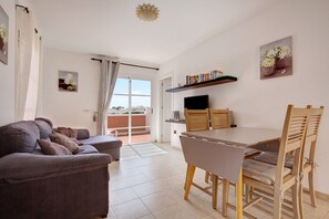 Tv, dvd-spelare och en stereo