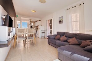 Télévision, lecteur de DVD, chaîne hi-fi