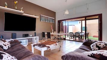 Fernseher, Stereoanlage