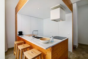 Fridge, oven, stovetop, coffee/tea maker - Studio 'Casa Vermelha I' with Terrace, Wi-Fi & A/C (Faro)