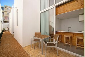 تناول الطعام بالخارج