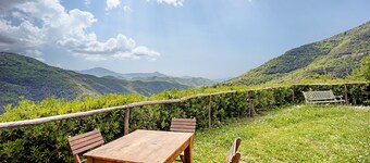 Pet-Friendly "Villa La Casa di Giacomo" with Private Pool, Garden & Wi-Fi