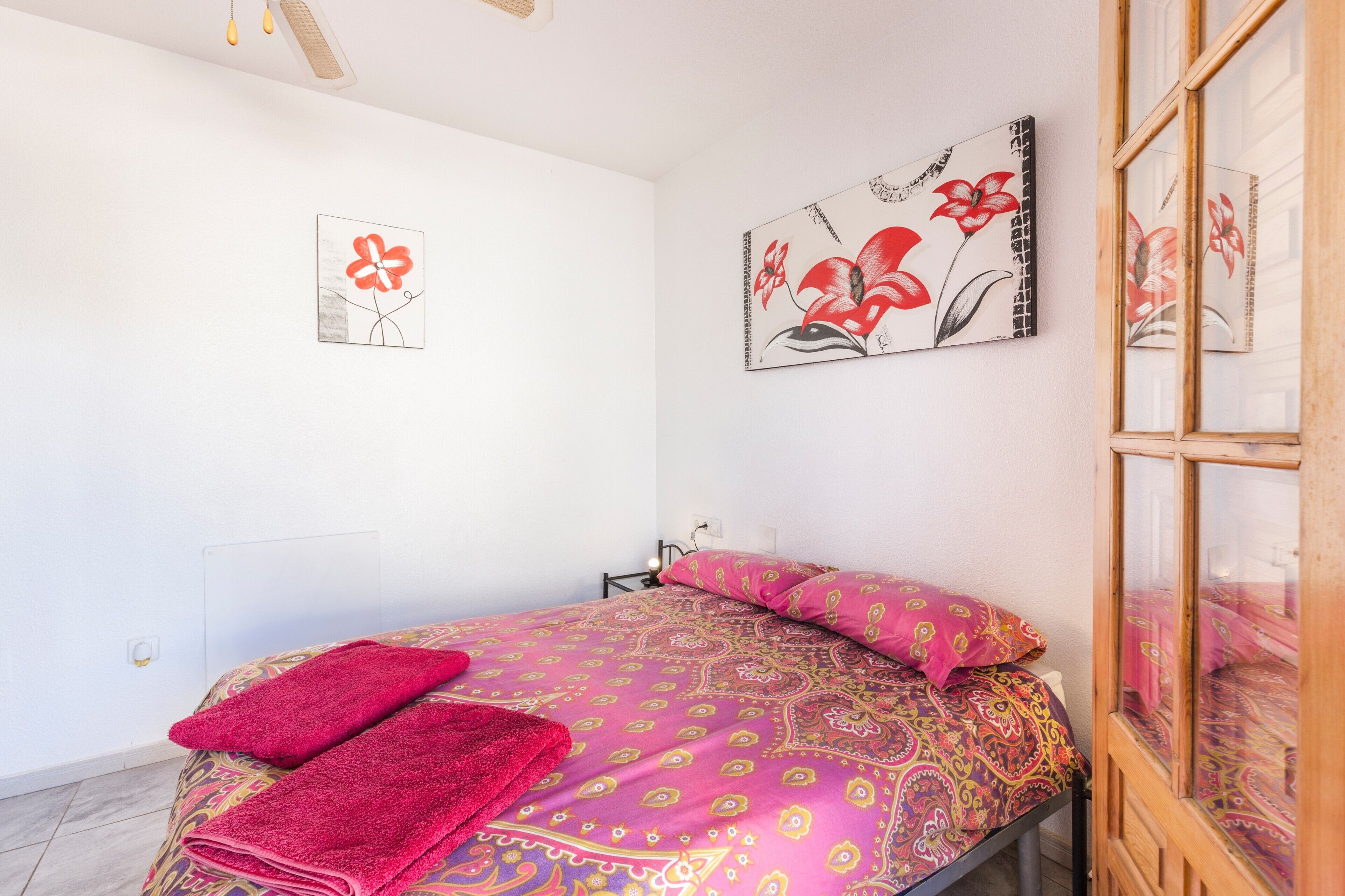 3 slaapkamers, een strijkplank/strijkijzer, gratis wifi, beddengoed