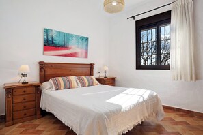 2 slaapkamers, een strijkplank/strijkijzer, gratis wifi, beddengoed