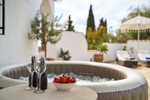 Outdoor spa tub - Villa 'Marvellous Private  Cómpeta' with Sea View, Wi-Fi and Air Conditioning (Cómpeta)
