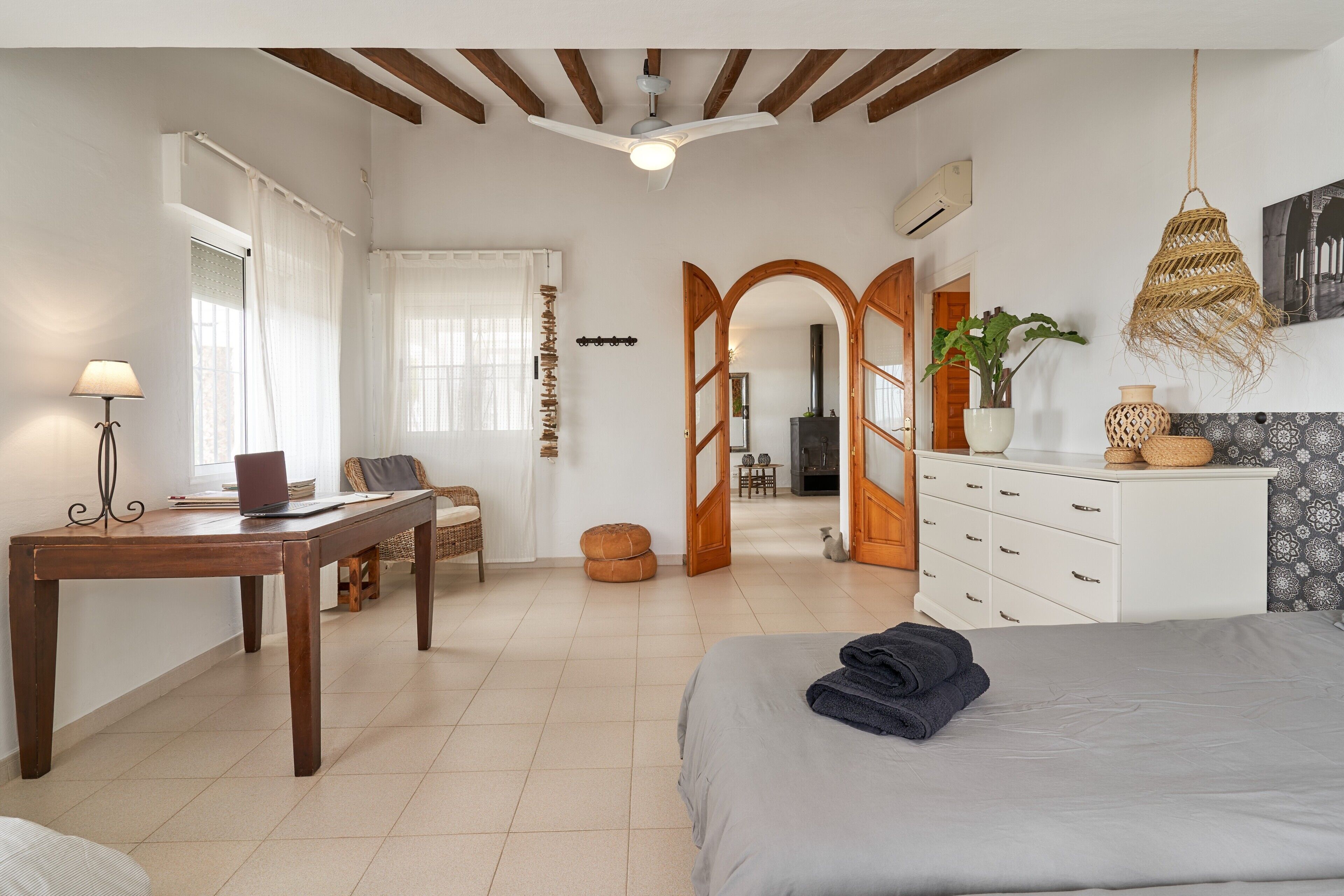 4 chambres, fer et planche à repasser, accès au Wi-Fi (inclus)