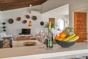 Dining - Villa 'Marvellous Private  Cómpeta' with Sea View, Wi-Fi and Air Conditioning (Cómpeta)