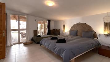 4 bedrooms, iron/ironing board, free WiFi, bed sheets