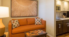 Smart TV - Oceanfront 1 Bedroom Resort for Biketoberfest 2022 Daytona Beach, Florida (Ormond Beach)