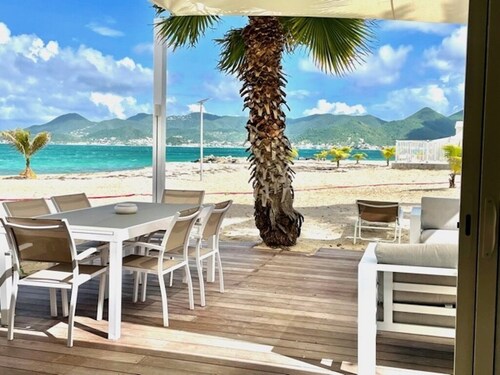 Beach front fabulous new all renovated unit 3 bedrooms 3 Baths, pools see view