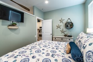 1 bedroom, desk, iron/ironing board, travel cot - Coastal Comfort walk to shops food beach (Port Aransas)