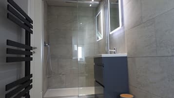 Luxury Suite, Ensuite, Sea View | Bathroom