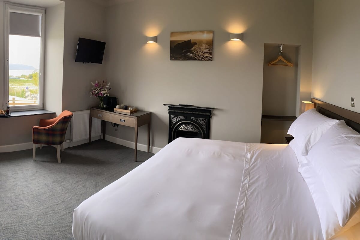 Deluxe Double Room, Ensuite, Sea View | Interior