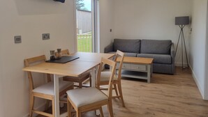 Familiehytte, privat bad, hageutsikt (Family cabin ) | Lounge