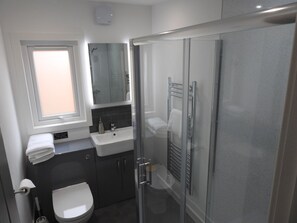 Chalet, Private Bathroom (Luxury) | Interior - House Of Juniper - The Cabins (Strath)