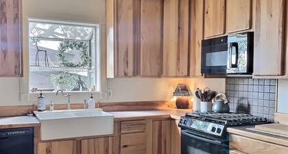 Farmhouse Victorian Perfect Cloudcroft Location!