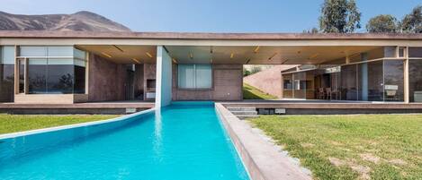 Outdoor pool, a heated pool