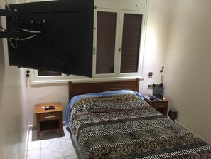 4 bedrooms, iron/ironing board, free WiFi, bed sheets