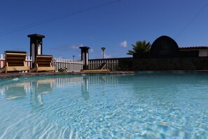 Pool - Casa da Palmeira, with a pool and Wi-Fi—just as close to the mountains as it is to the sea. (Madeira)