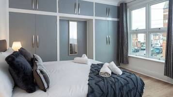 House, Private Bathroom (Street and garden view) | 3 bedrooms