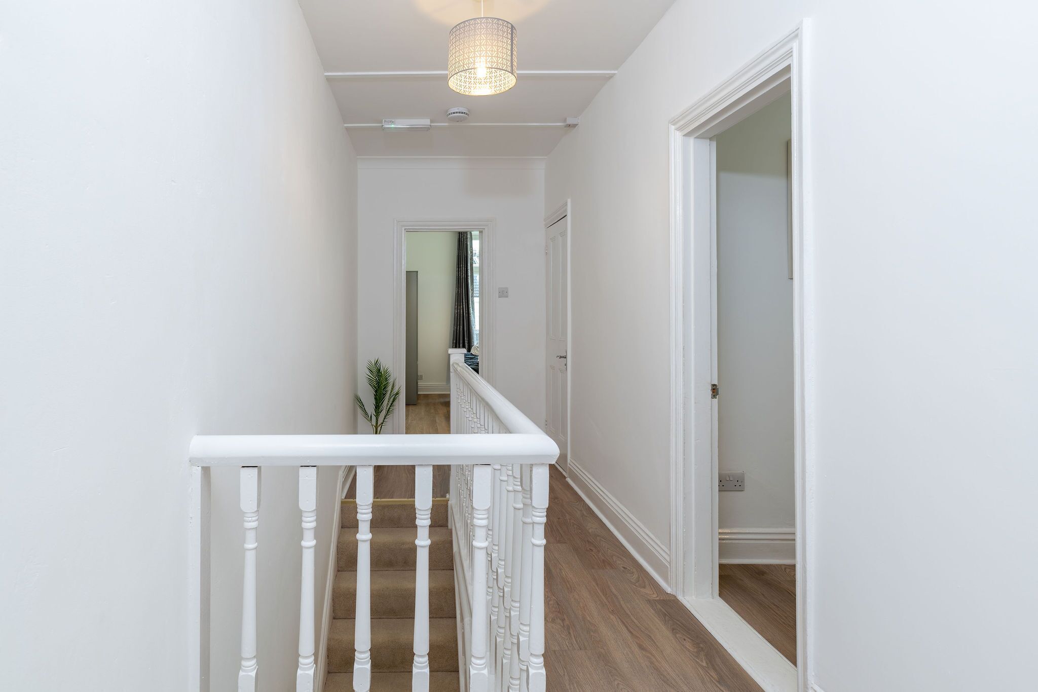 Nhà, phòng tắm riêng (Street and garden view) | Nội thất