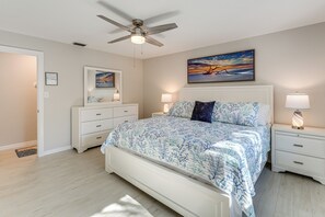 3 bedrooms, desk, iron/ironing board, travel cot - Indian Rocks Beach Home - 2 Blocks to Beach! (Indian Rocks Beach)