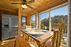 Dining - Smoky/ Mountain views/ King bed/ bunk bed/en suite bath/Hot tub/Sauna/Pet/value (Sevierville)