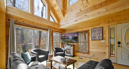 Smokies/Log cabin/ Mountain views/ King size bed/ Hot tub/Sauna/Pet