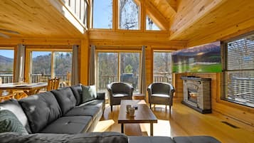 Smart TV, chimenea y futbolito