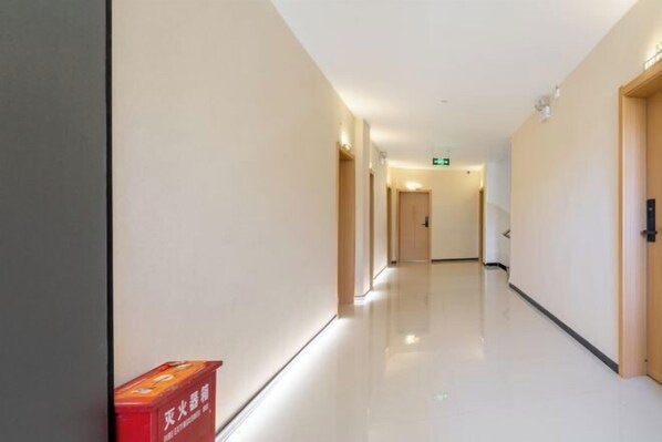 Interior - Hongfangzi Hotel (Phoenix Lake Park) (Yuanmou)