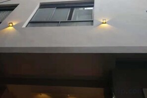 Exterior detail - Banshan Bieyuan Inn (Yanjin)