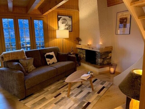 Outside: Apartment for 3 persons on the 4th floor with elevator, balcony with view, shuttle bus stop