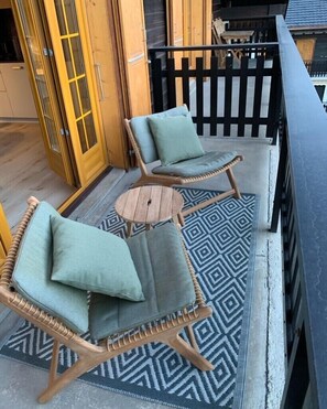 Property grounds - Outside: Apartment for 3 persons on the 4th floor with elevator, balcony with view, shuttle bus stop (St-Luc)