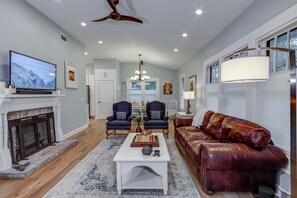Living area - Historic Craftsman Bungalow (Sanford)