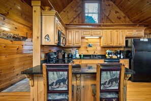 ثلاجة، ميكروويف، فرن، موقد طهي مسطح