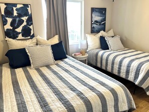 2 bedrooms, in-room safe, desk, iron/ironing board
