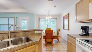 Frigorífic, microones, forn i placa de cuina